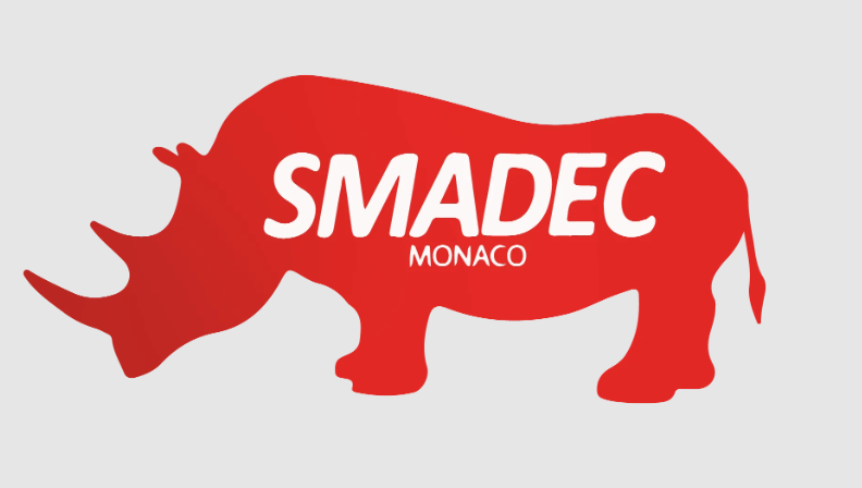 Logo officiel de SMADEC (SNADEC Monaco) représentant un rhinocéros rouge stylisé.